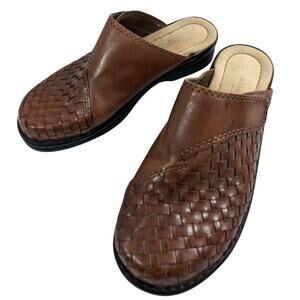 NWOT! PREDICTIONS! WOVEN NUTMEG BROWN GENUINE LEATHER ADJUSTABLE CLOGS! SZ 6.5